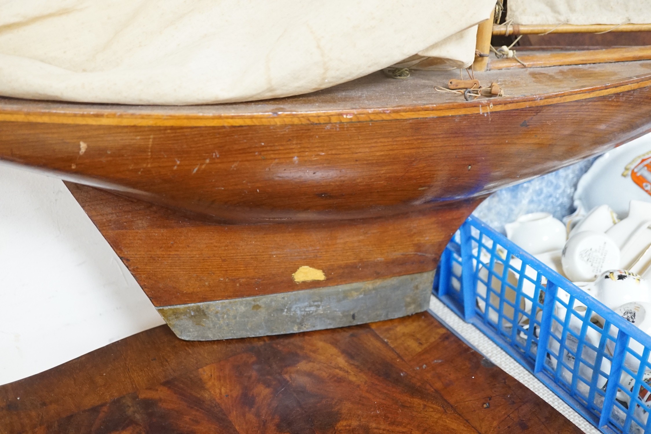 A teak pond yacht, hull 62cm